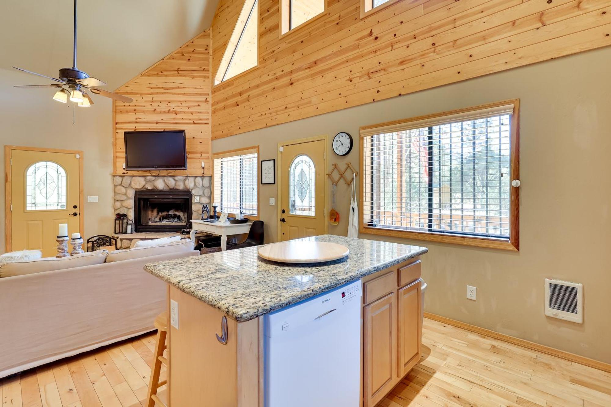 Dog-Friendly Nutrioso Cabin With Wraparound Porch! Екстериор снимка