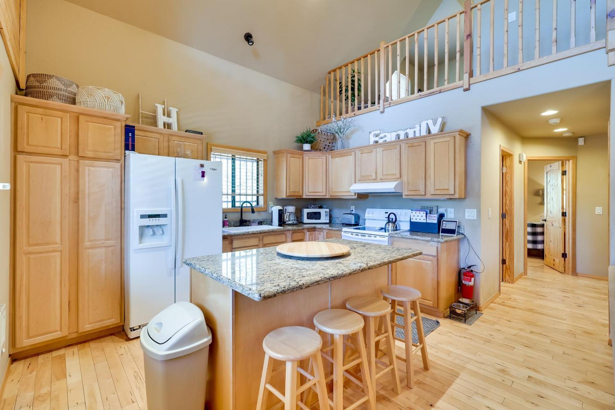 Dog-Friendly Nutrioso Cabin With Wraparound Porch! Екстериор снимка