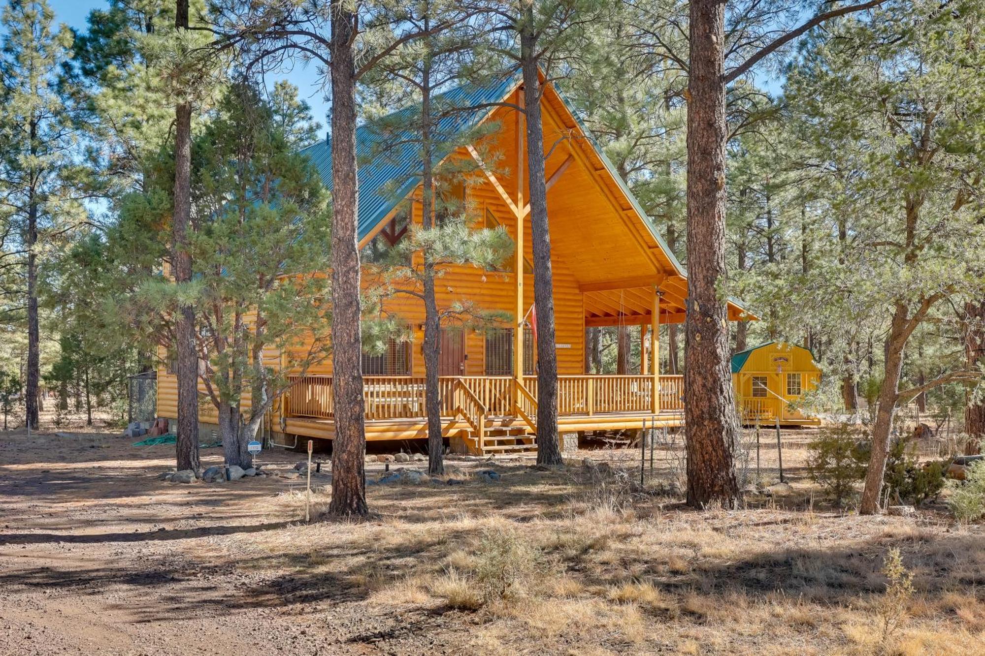 Dog-Friendly Nutrioso Cabin With Wraparound Porch! Екстериор снимка