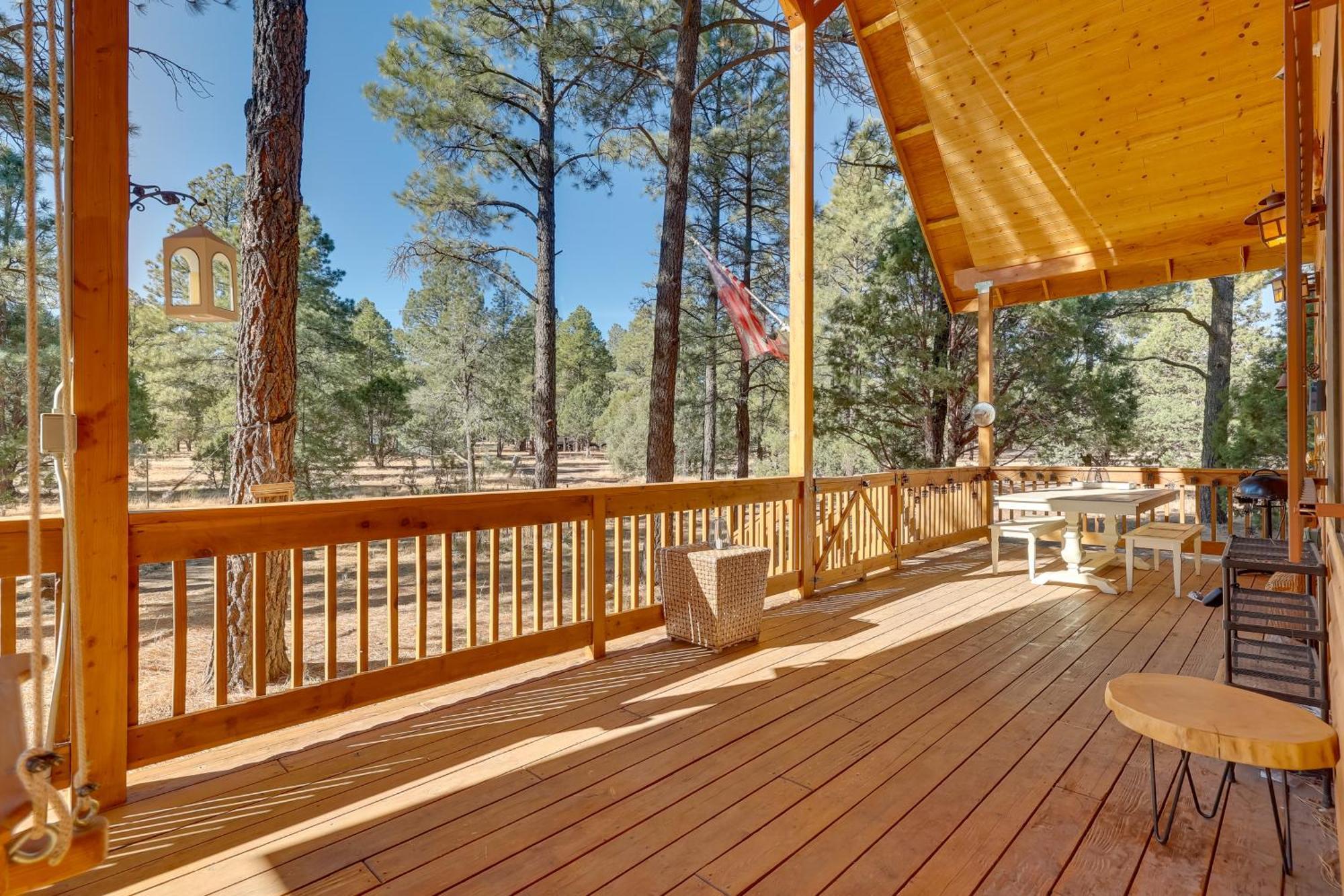Dog-Friendly Nutrioso Cabin With Wraparound Porch! Екстериор снимка