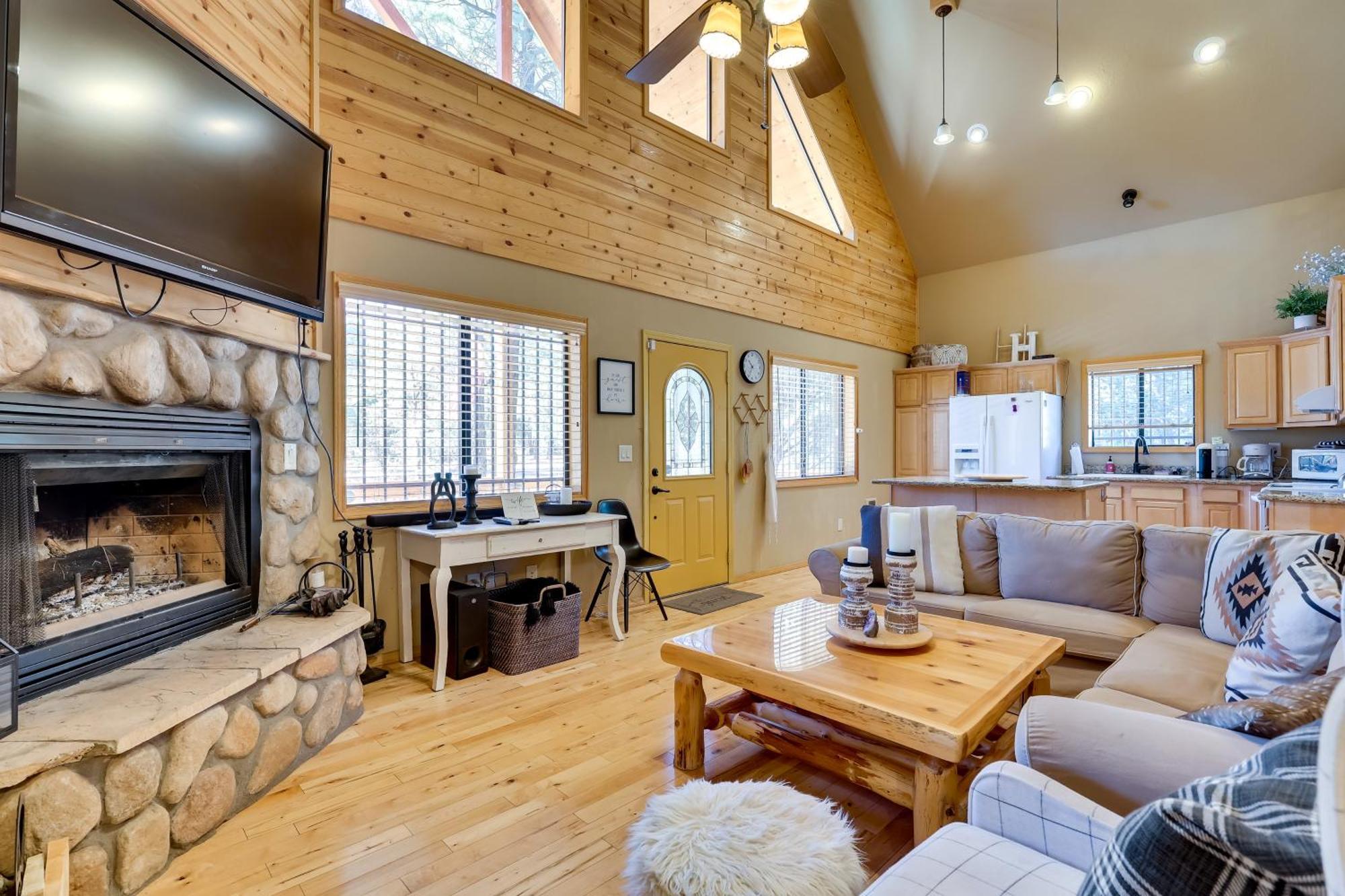 Dog-Friendly Nutrioso Cabin With Wraparound Porch! Екстериор снимка
